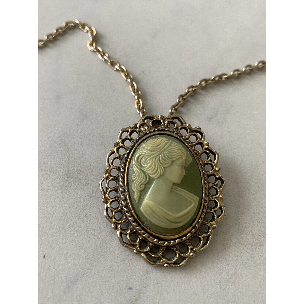 Vintage 1960s PERI Cameo Necklace Brooch / pendant faux cameo green - Picture 2 of 13